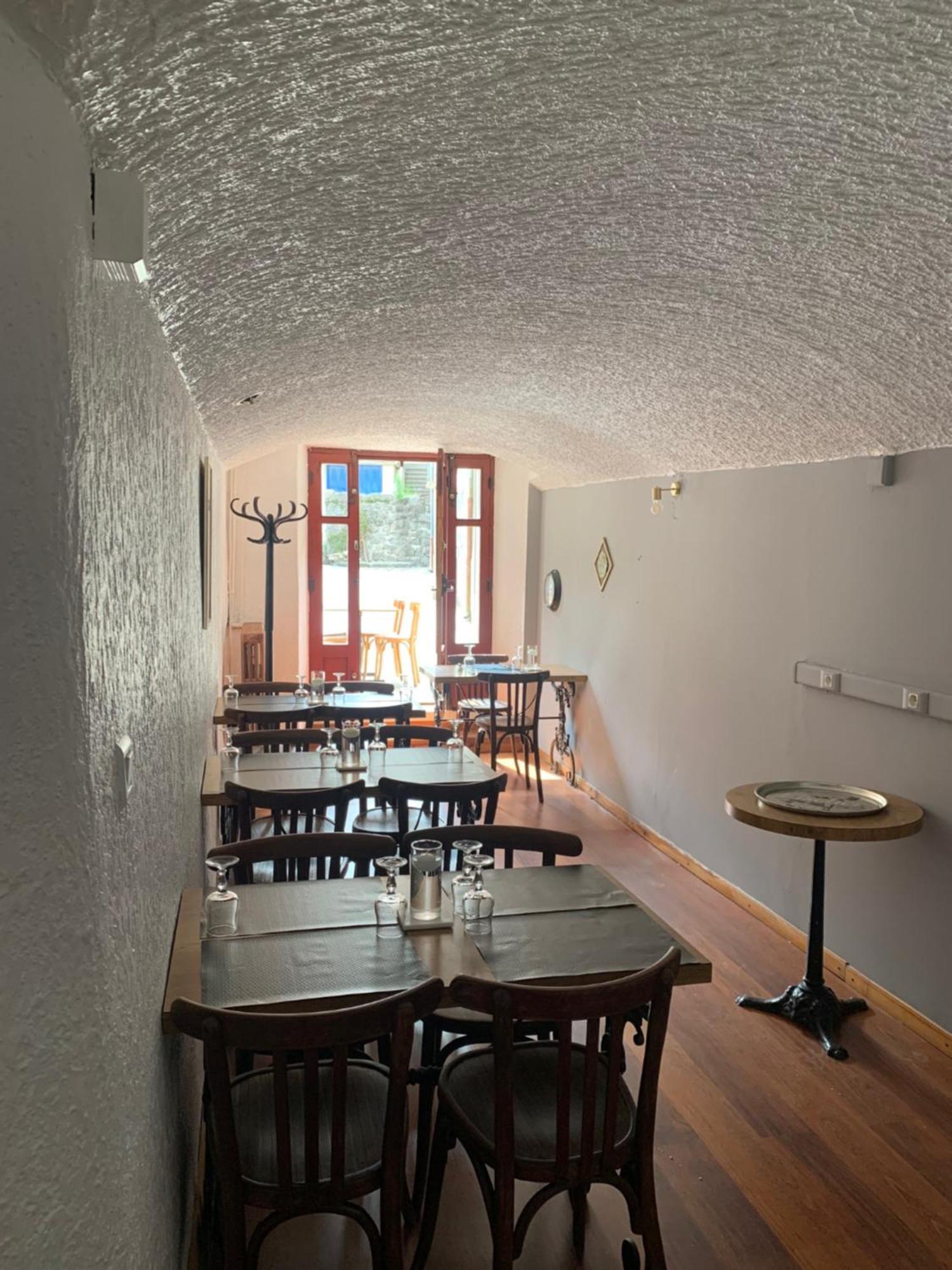 Cafe Du Commerce Genolhac Экстерьер фото