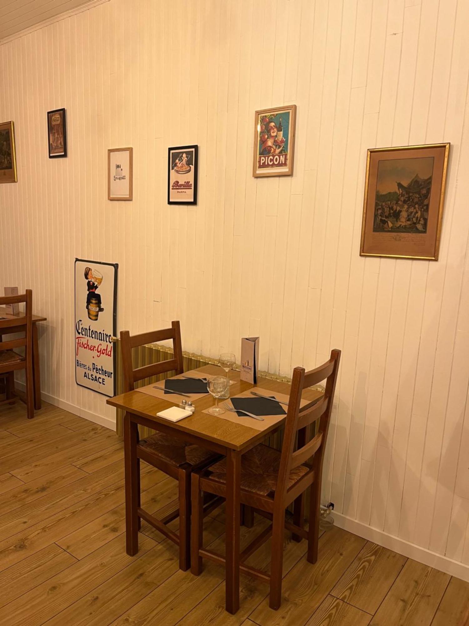 Cafe Du Commerce Genolhac Экстерьер фото