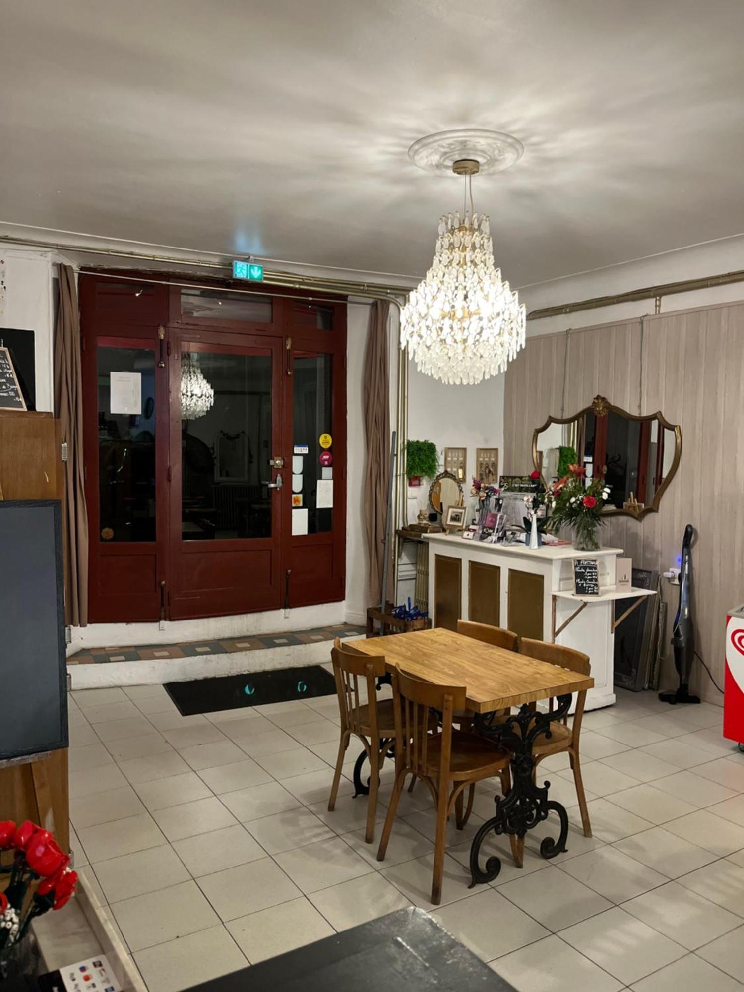 Cafe Du Commerce Genolhac Экстерьер фото